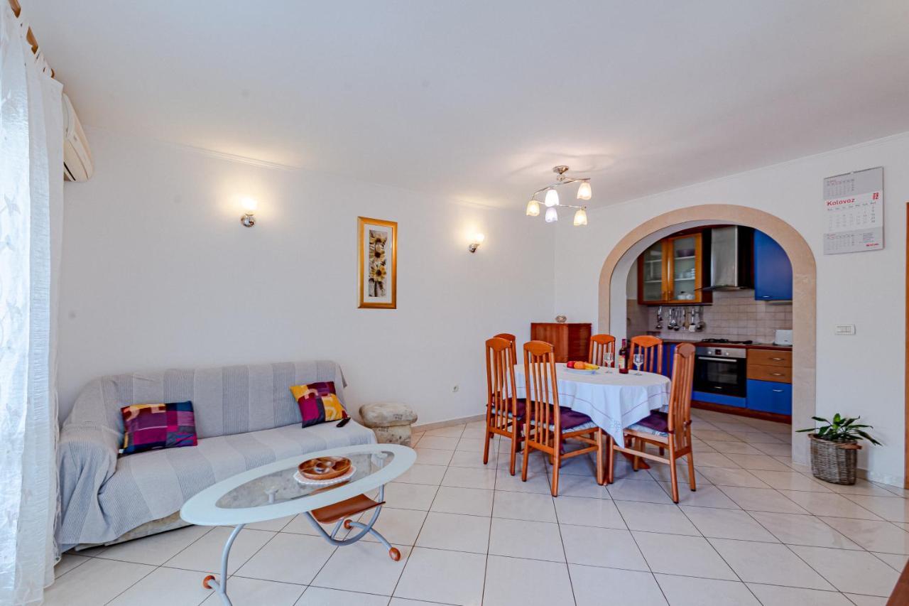 Apartment Ruzica Zrnovo Bagian luar foto